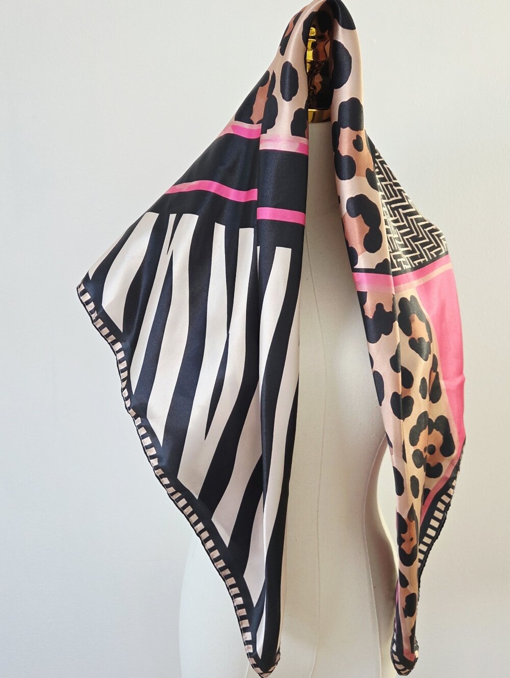 ANIMAL PRINT SCARF - Picture 5 of 7